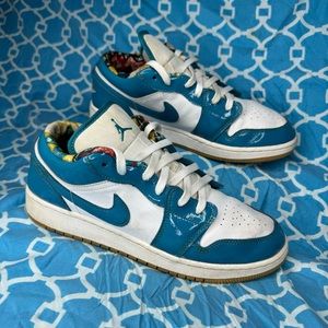 Nike Women’s size 8.5 Air Jordan 1 Low SE Barcelona sneakers unc blue gum bottom